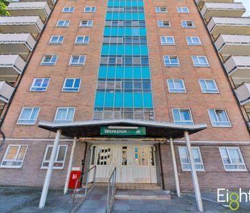 3 bedroom flat to rent - Photo 4