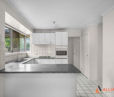 Family Home with Great Outdoor Space! - Photo 1