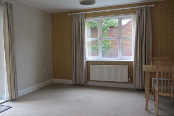 Shottery Close, Redditch - Photo 1