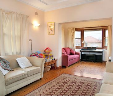 RENOVATED HOME, CLOSE TO WATERFRONT PARKS - Photo 1