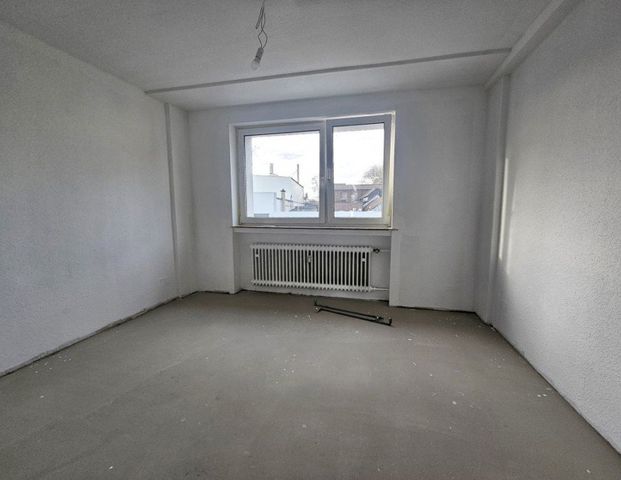 Frisch saniert mit neuem Badezimmer- 3-Zimmerwohnung mit Balkon - HS115 2.OGre WE22 - Photo 1