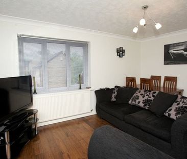 2 Bed Flat, Rodley, LS13 - Photo 2