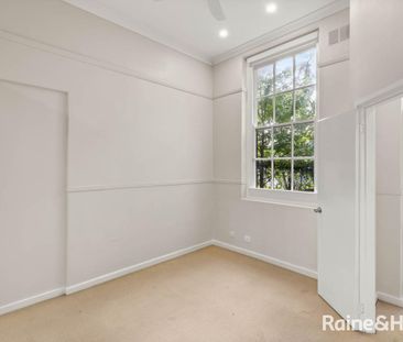 Stylish and Convenient - Photo 2