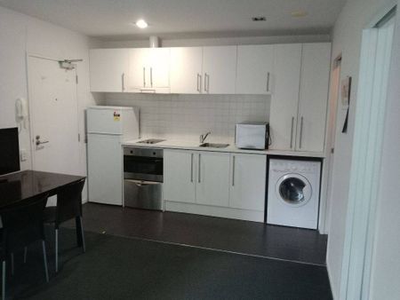 Fully Furnished 1Bed room Apartment on Upper Queen - rent including water - Photo 2