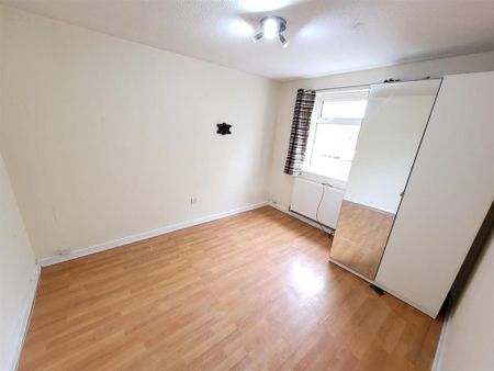 5 bedroom semi-detached house to rent - Photo 4