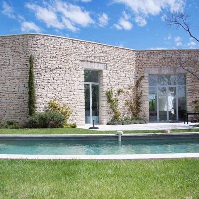 A louer, villa de prestige au centre du village de Gordes, pour 6 personnes, avec piscine et jardin - Photo 1