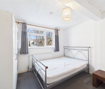 2 bedroom House in Watlington Street, Reading - Photo 3