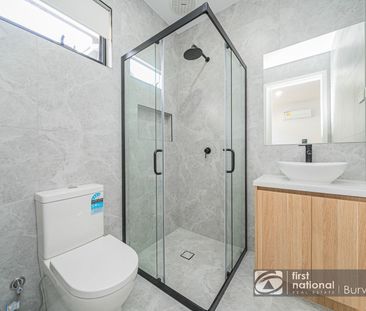 Cozy Single Room with Own Ensuite Bathroom in Brand New Share House... - Photo 3