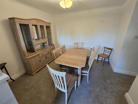 3 bedroom flat to rent - Photo 5