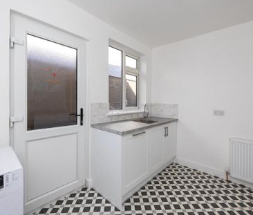2 bedroom maisonette to rent - Photo 6