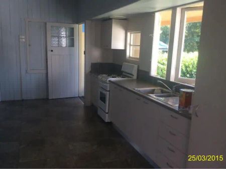 “3 BEDROOM HOUSE IN A QUIET STREET” - Photo 3