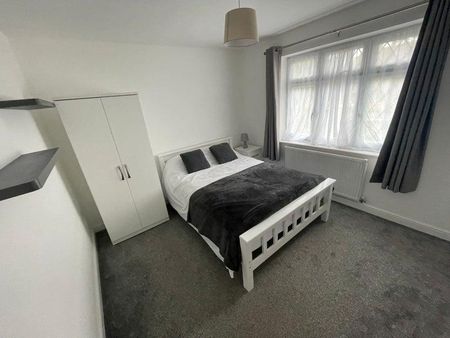 1 bedroom in a house share to rent - Photo 4