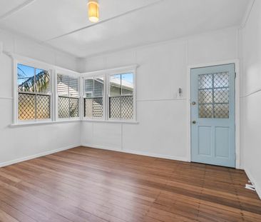 TWO BEDROOM RENOVATED BEACH PAD - AMAZING LOCATION! - Photo 1