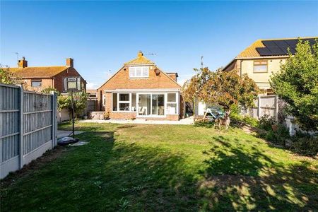 Marine Parade, Sheerness, Kent, ME12 - Photo 4