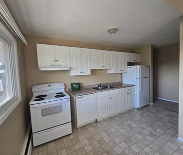 2 BEDROOM, 1 BATH, TOP FLOOR CONDO IN THE COMMUNITY OF BEVERLY HEIGHTS - Photo 6