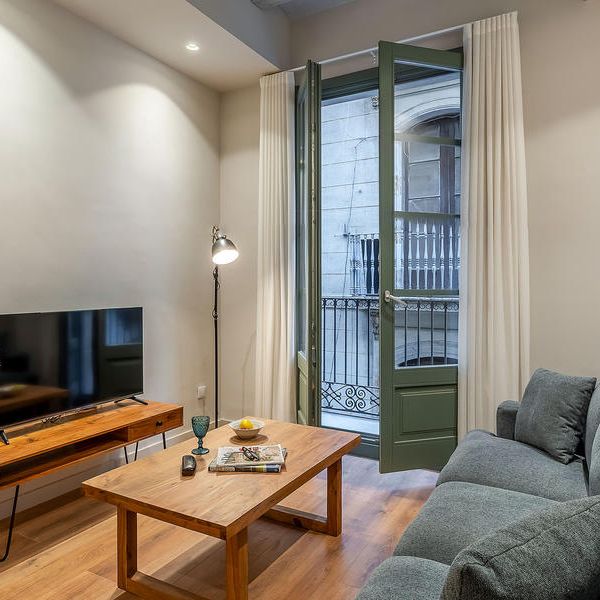 Stylish 1-Bedroom Apartment with Private Balcony - Foto 1