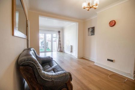 3 Bed Terraced House, Barley Lane, IG3 - Photo 4