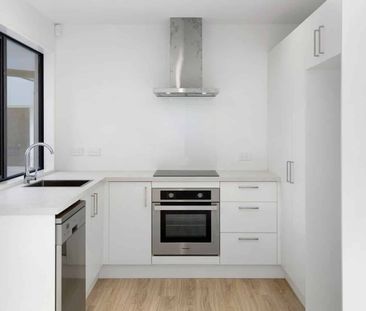 PHILLIPSTOWN - 2 BEDROOMS, 2 BATHROOMS, HEATPUMP, SINGLE GARAGE - Photo 1