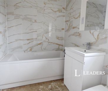 3 bedroom house to rent Faulkner Gardens, Wick, Littlehampton, BN17 - Photo 4