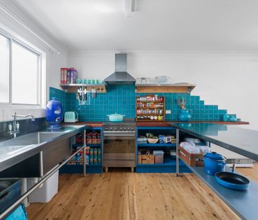 Holiday At Home - 3 Bedroom, 1 Bathroom, Off Street Parking - Photo 5