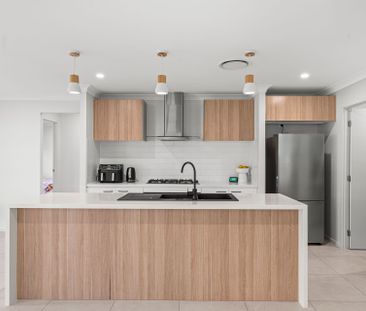 Stylish Four-Bedroom Clarendon Home with Modern Family Living - Photo 4