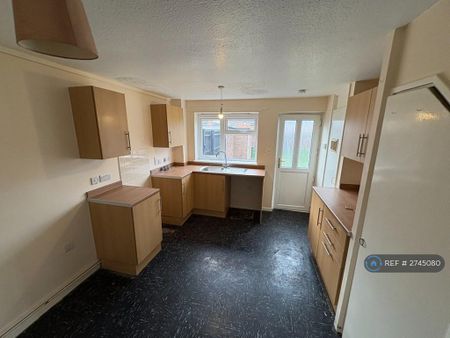 3 bedroom terraced house to rent - Photo 2