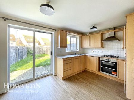 3 bedroom end of terrace house to rent - Photo 2