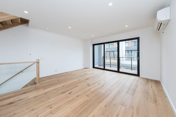 20 Velvet Road, Port Melbourne VIC 3207 - House For Rent | Domain - Photo 1