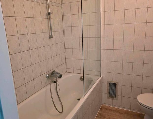 Frisch Renovierte Wohnung direkt an der Uni für 2er WG geeignet - Foto 1