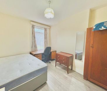 5 bedroom semi-detached house to rent - Photo 2