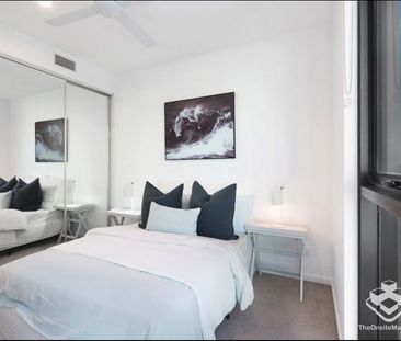 INNER CITY - LUXURY 2 BEDROOM APARTMENT - Photo 6
