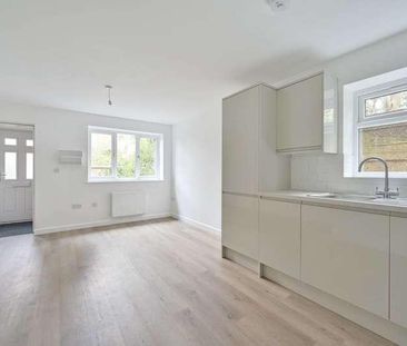 Rotherwood Close, Wimbledon, SW20 - Photo 2