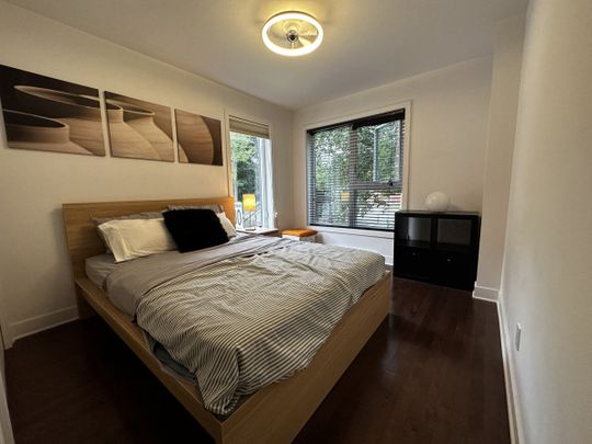 Condo 2 chambres offert en location complètement meublé - Photo 1