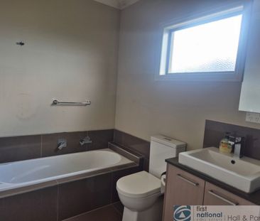 Modern Townhouse - Photo 5