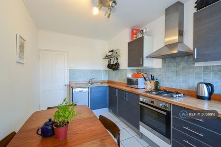 3 bedroom flat to rent - Photo 5