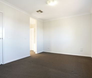 1B Meakin Crescent, Chester Hill NSW 2162 - House For Rent | Domain - Photo 3