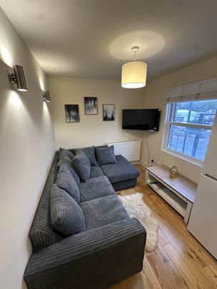 3 Bed Flat, Old Kent Road, SE15 - Photo 1