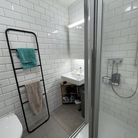 In the very center - Photo 4