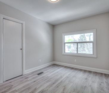 For Lease - 153 Gainsborough Road Unit# Main, Toronto, Ontario - Photo 2