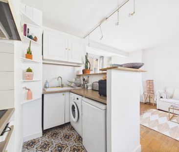 STUDIO MEUBLE AVEC BALCON - Photo 4