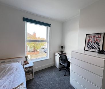 4 bedroom terraced house to rent - Photo 4