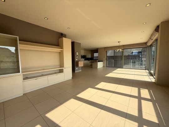 Zéér ruim appartement in centrum Roeselare! - Photo 1