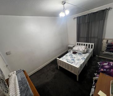 Room in a Shared Flat, Newcastle Street, M15 - Photo 5