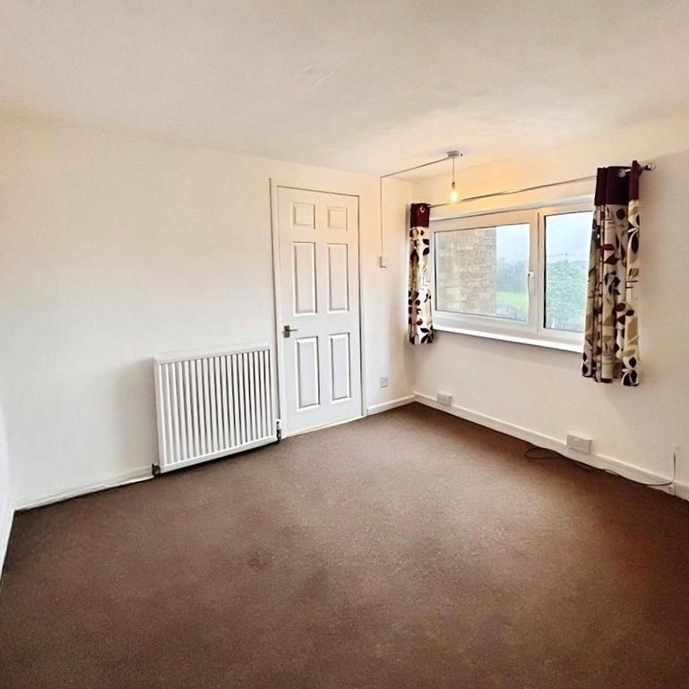 4 bedroom semi-detached house to rent - Photo 1