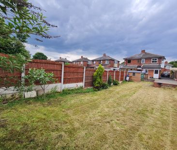 Charles Avenue, Wakefield, Agbrigg - Photo 1