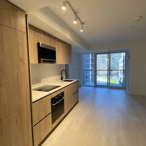 Experience Comfort & Convenience, New 3 Bed/2Bath At Yonge/Eglinton! - Photo 2