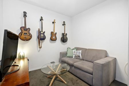 Stylish Apartment in the Heart of Abbotsford - Photo 2