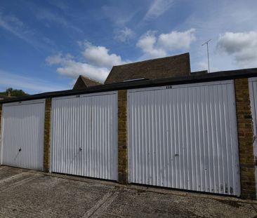 Flat to rent on - Photo 2