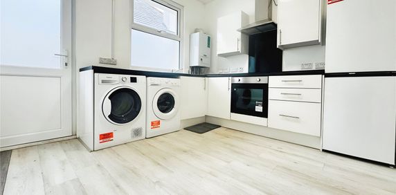 1 bedroom property to rent Priory Crescent, Southend-on-Sea, Essex, SS2 - Photo 2