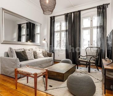 White & Black: A very special place - Photo 1